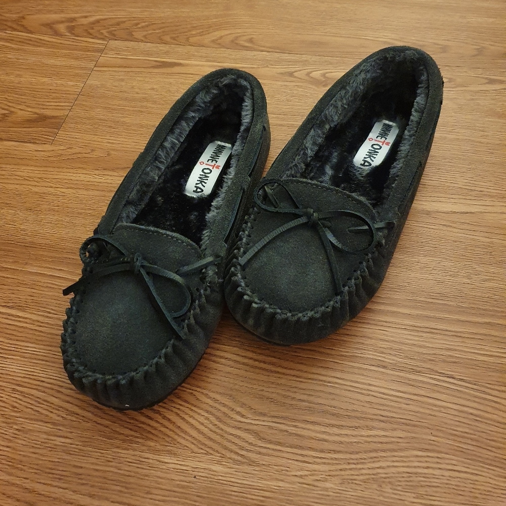 Minnetonka fur shoes